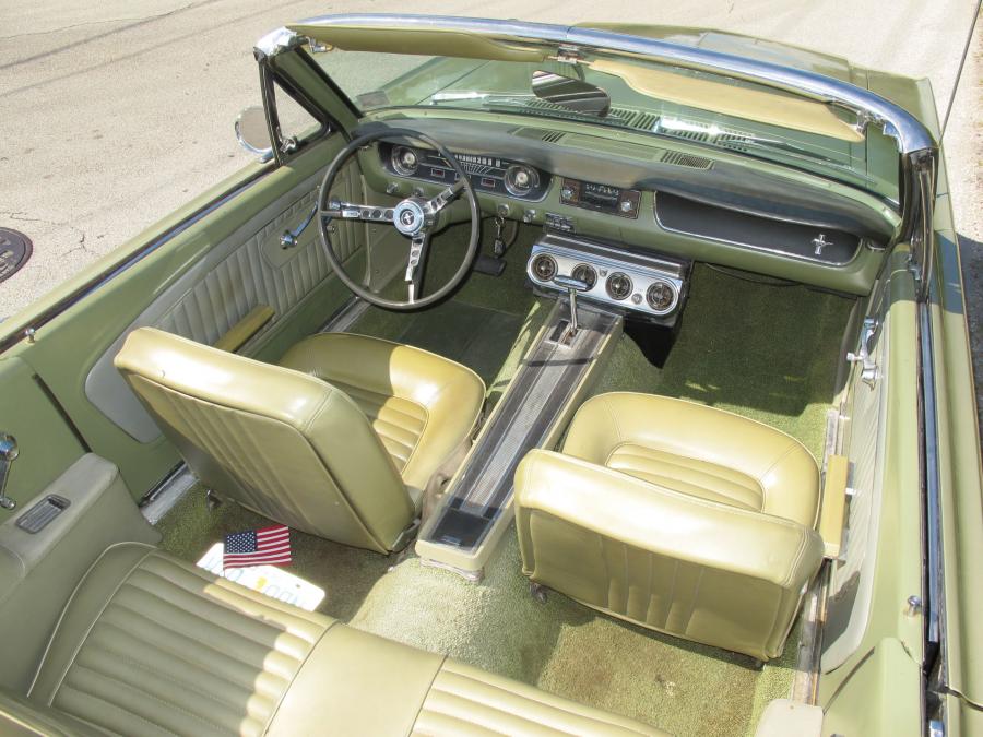 Интерьер Ford Mustang Convertible 1965 года  (фото 50 из 76)